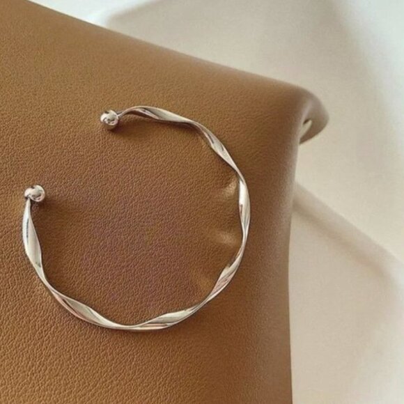 ladyd_posh Jewelry - Twist Open Adjustable Neutral Fashion Simple Bracelet